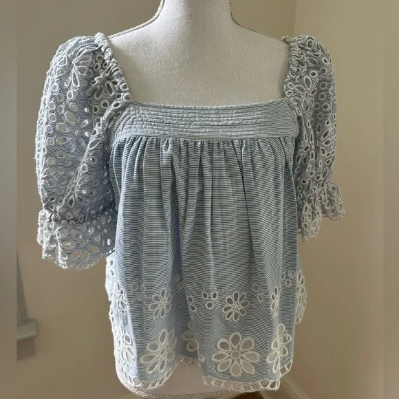 SAYLOR Blue and White Eyelet Abbi Blouse size Small - Picture 5 of 10